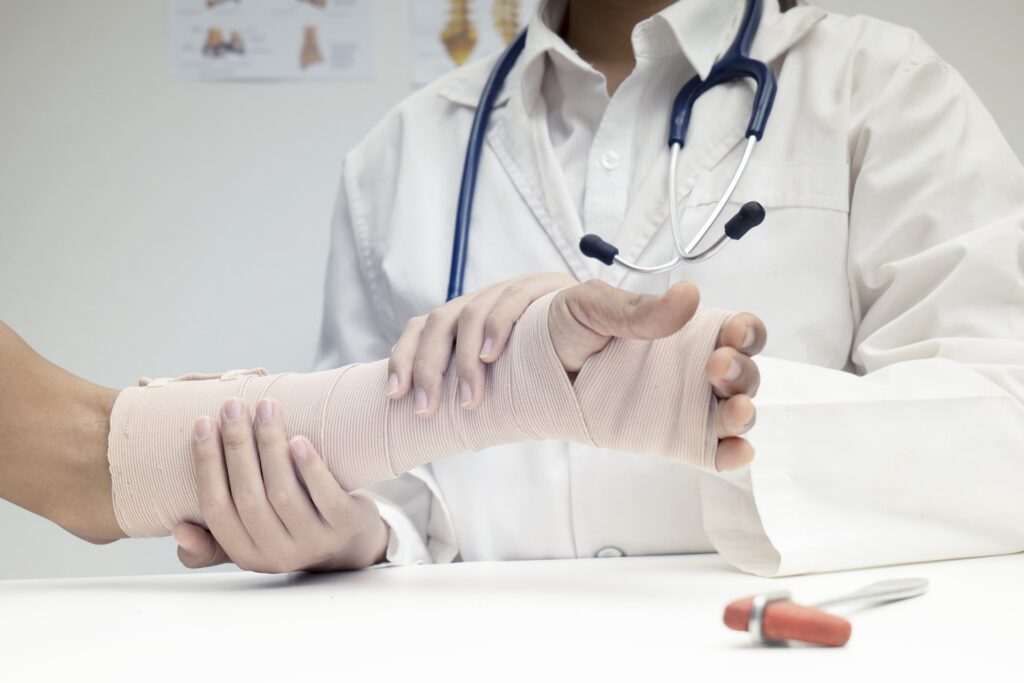 Study sheds light on managing pain in wrist fracture surgery